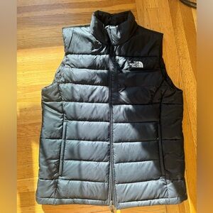 Norfthface puffer vest size large - hardly used